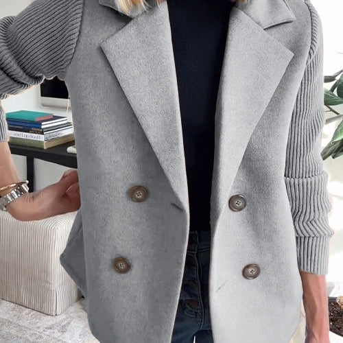 Amelia | Smart blazer med strikkede ærmer