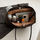 Une – Moderigtig skuldertaske i kunstlæder