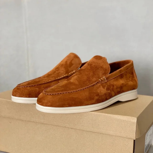 Klassiske slip-ons med kontrastsål