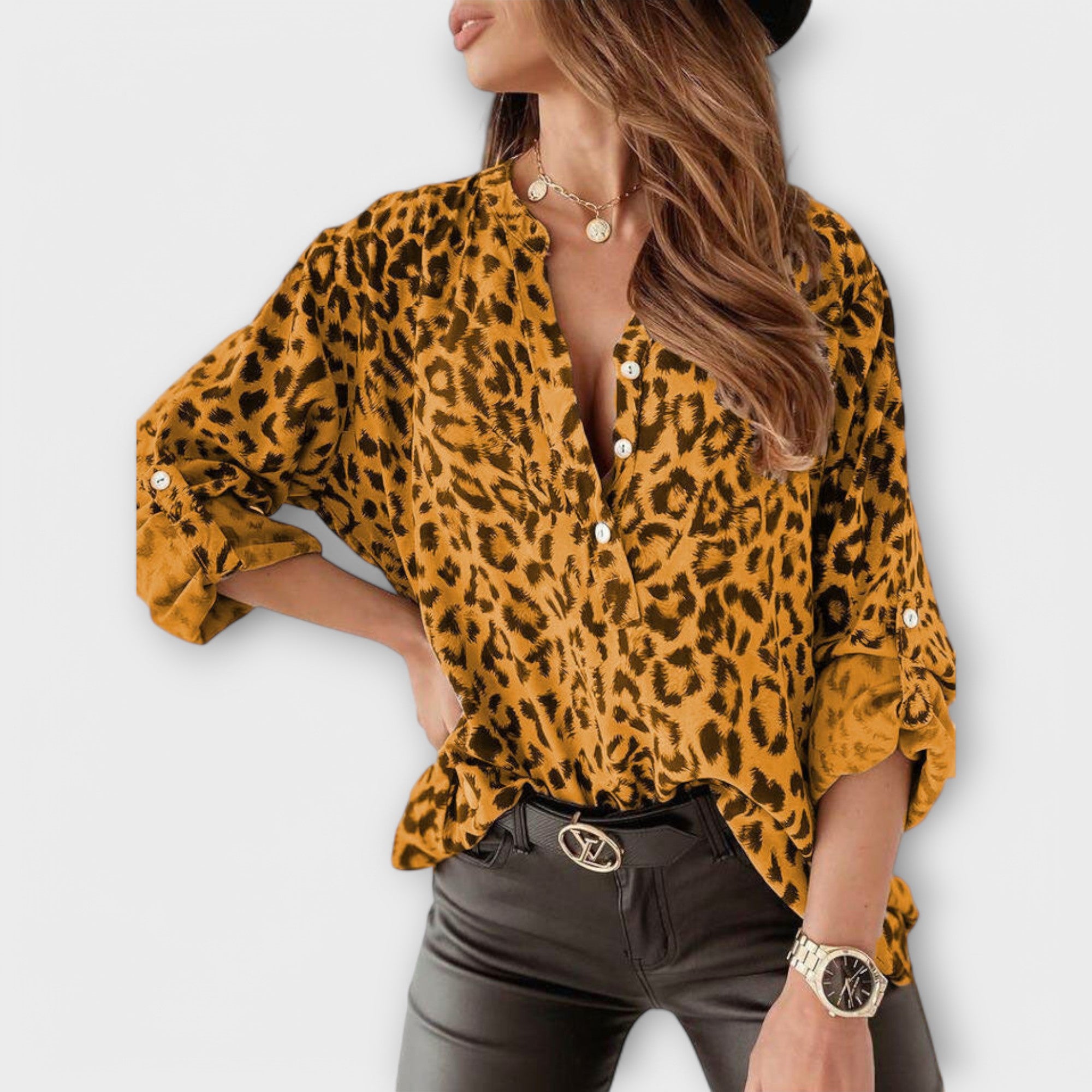 Moderne skjorte med leopardmønster