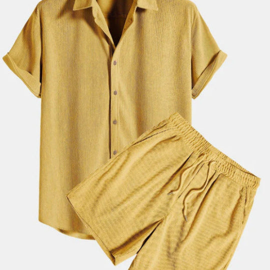 Letvægts-sæt med kortærmet skjorte og shorts
