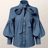 Denim-inspireret skjorte med sløjfe