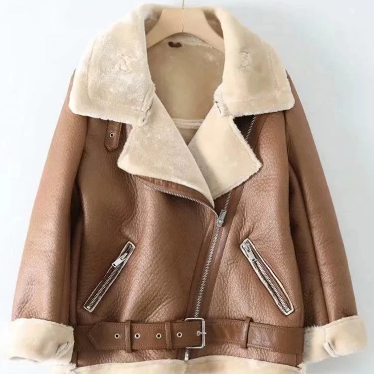 Syntetisk læderjakke med pels