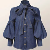 Denim-inspireret skjorte med sløjfe