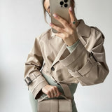 Kort trenchcoat med bælte – vintage-sti