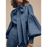 Denim-inspireret skjorte med sløjfe