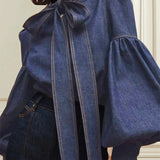 Denim-inspireret skjorte med sløjfe