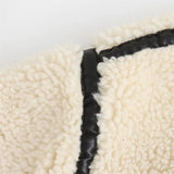 Kvindelig motorcykeljakke med blødt skinnende effek