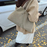 Une – Moderigtig skuldertaske i kunstlæder